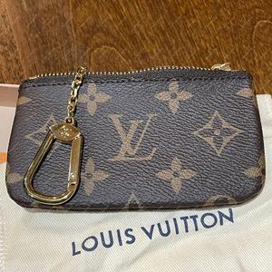 ❤️SOLD❤️Authentic New Louis Vuitton Cles Key Pouch